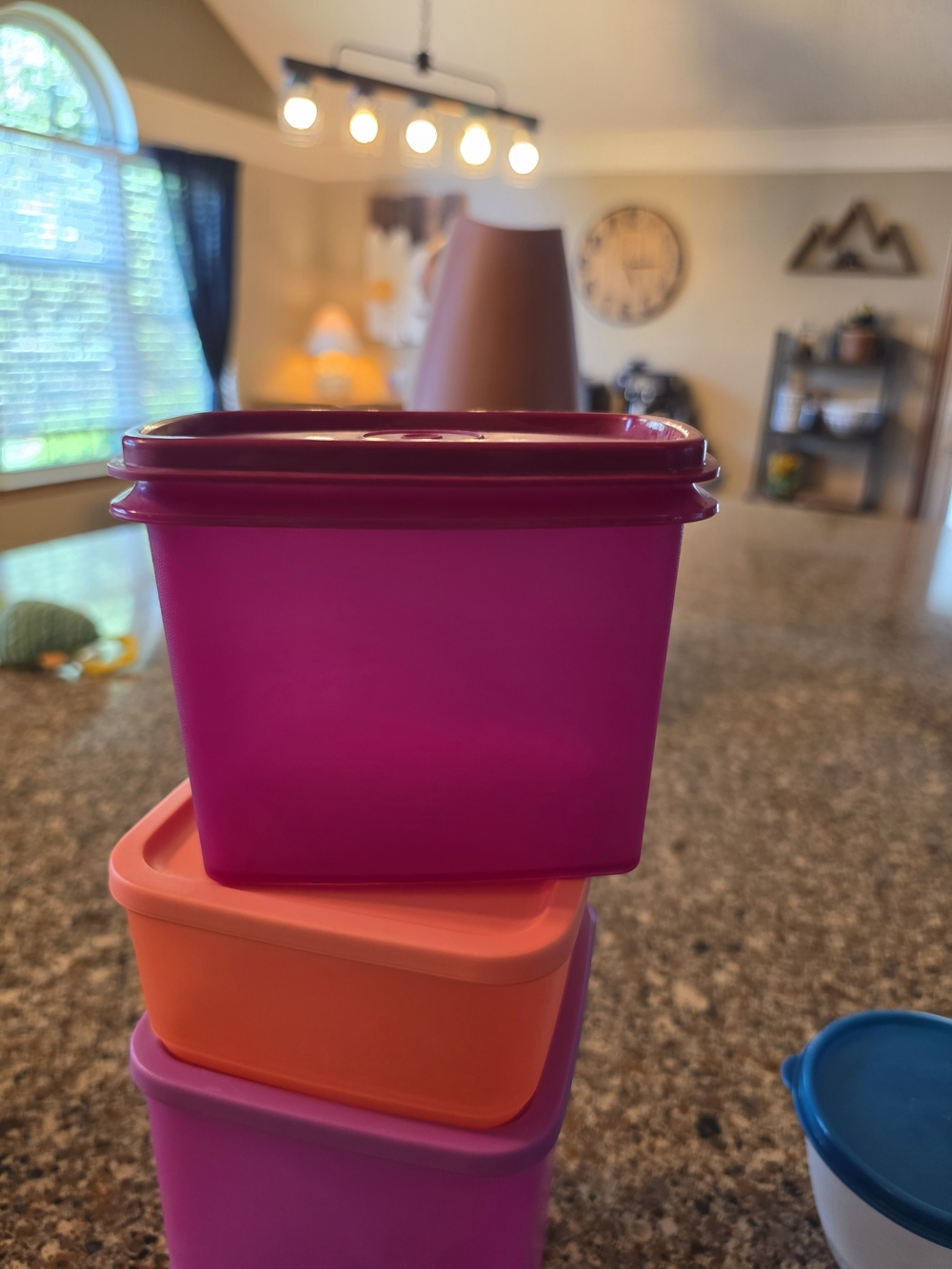 Assorted Tupperware - Picture 6 of 9